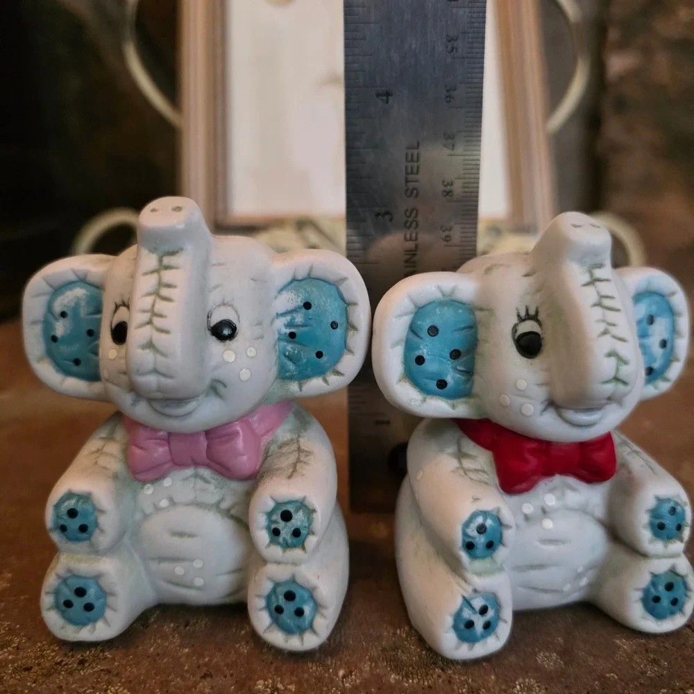 Vintage Elephant Salt and Pepper Shakers Ceramic Grandmacore quilt cottagecore